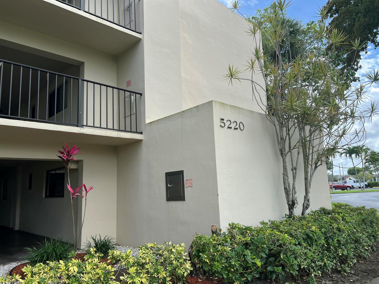 5220 Las Verdes Circle # 101, Delray Beach FL 33484 photo 2