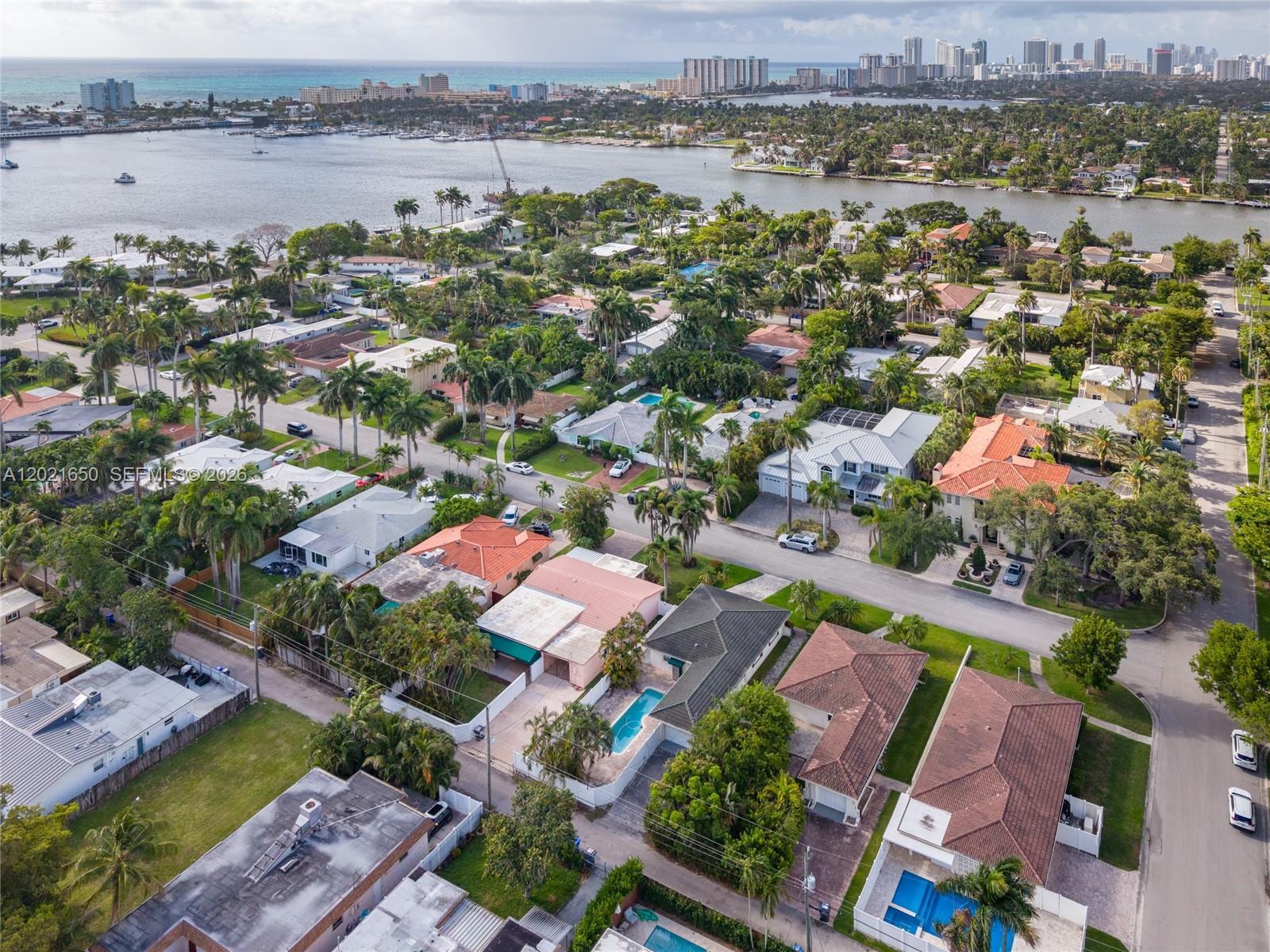 947 Lincoln St, Hollywood FL 33019 photo 4