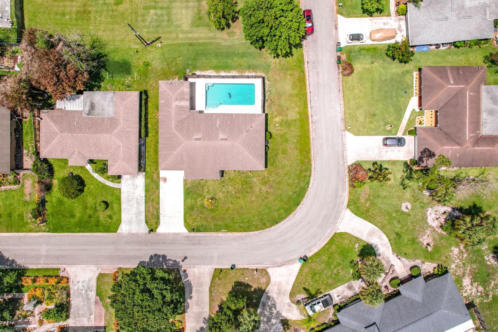 2402 Newport Drive, Fort Pierce FL 34982 photo 3