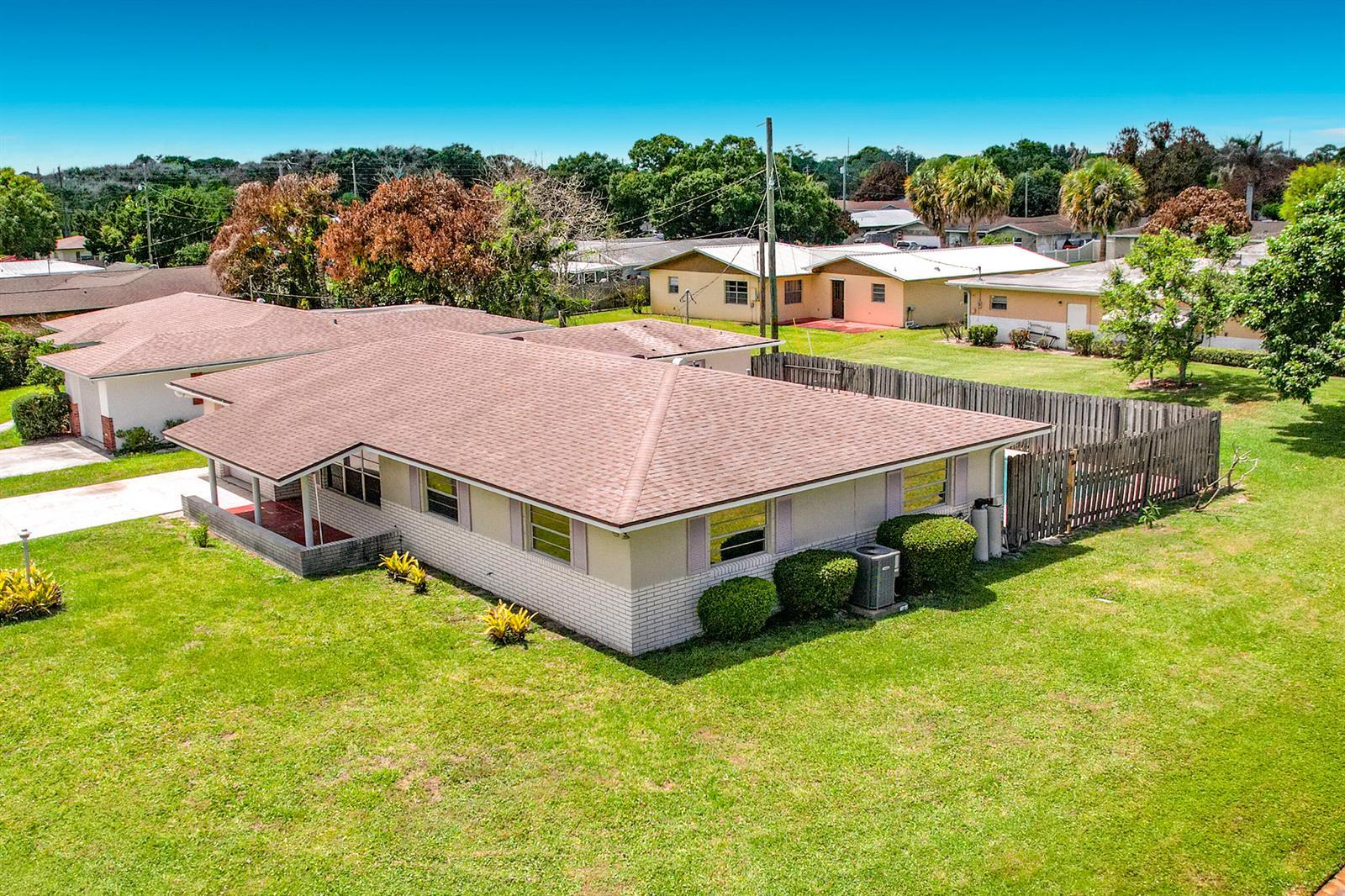 2402 Newport Drive, Fort Pierce FL 34982 photo 4