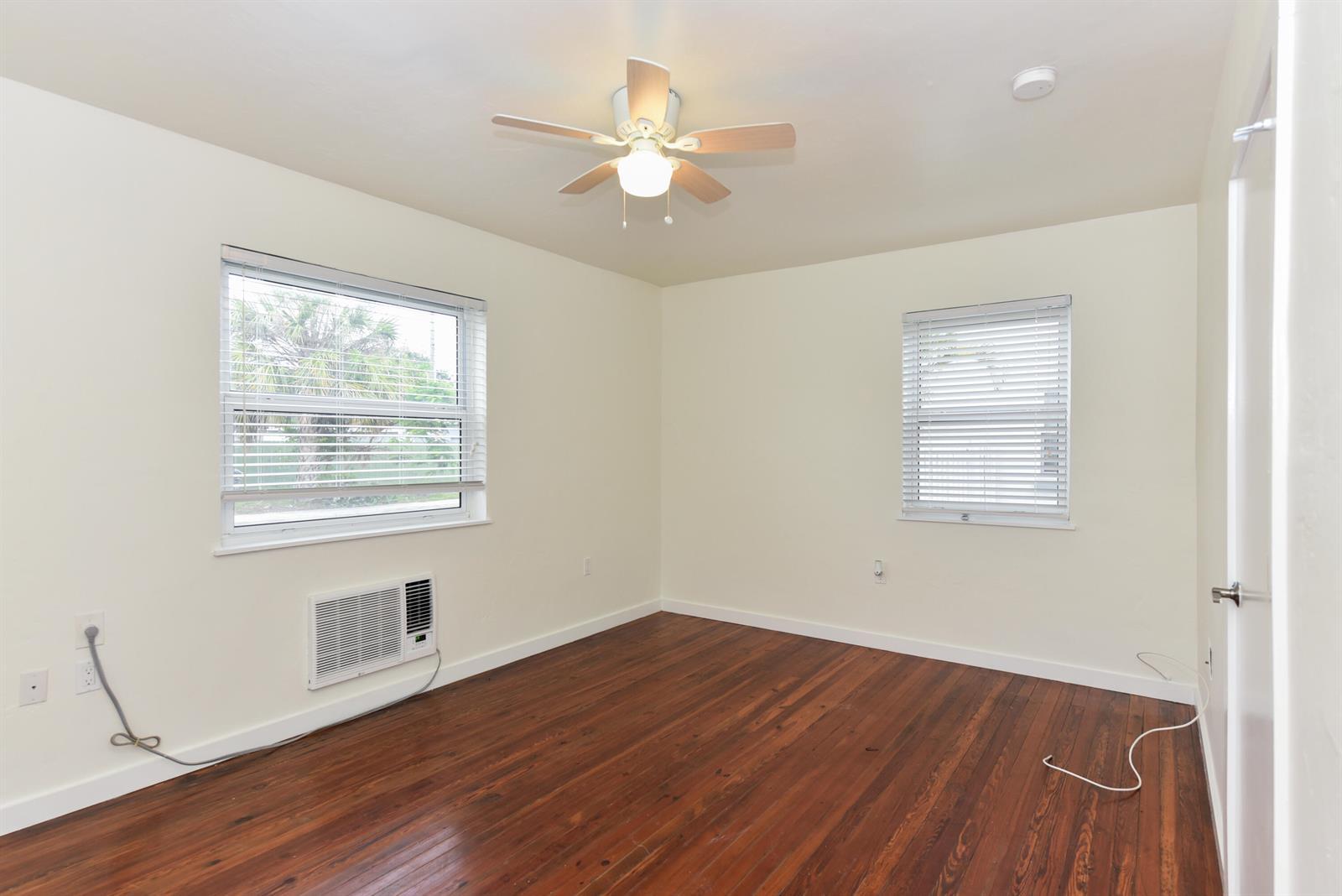717 2nd Ave # 5, FL 33460 photo 4