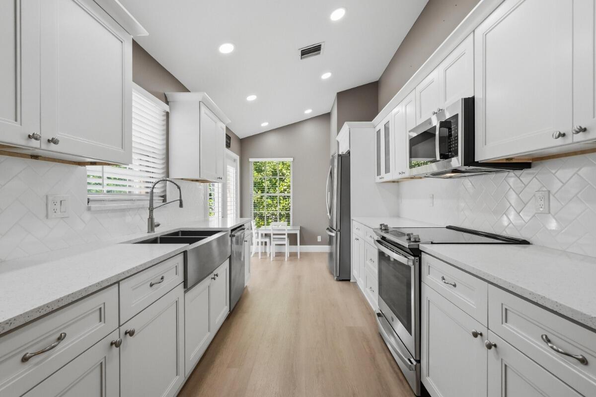 215 NW 117th Way, Coral Springs FL 33071 photo 2