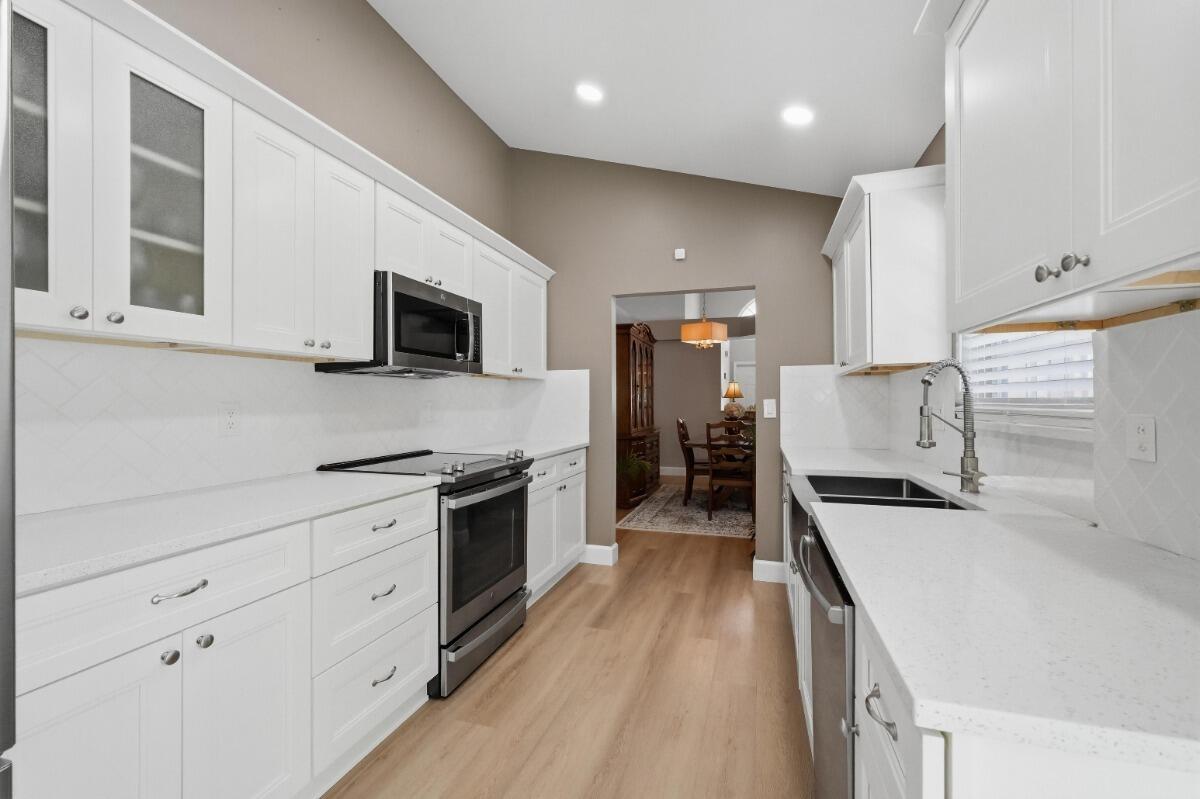 215 NW 117th Way, Coral Springs FL 33071 photo 4