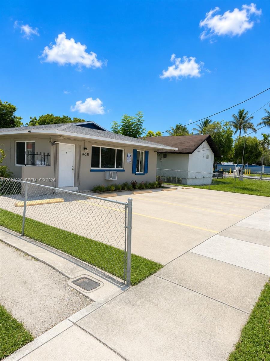 16031 NE 19th Pl, North Miami Beach FL 33162 photo 3