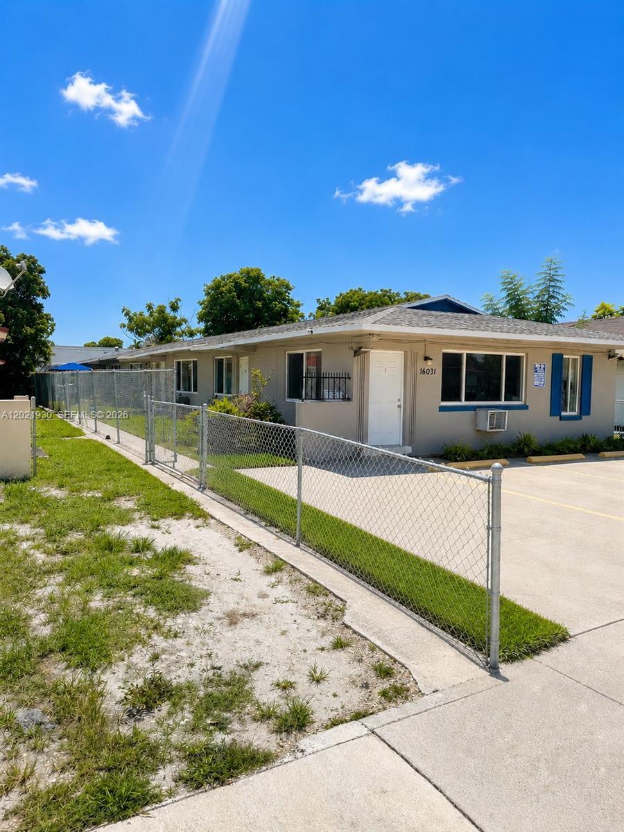 16031 NE 19th Pl, North Miami Beach FL 33162 photo 4
