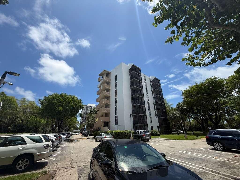 3301 N Country Club Drive # 209, Aventura FL 33180 photo 2