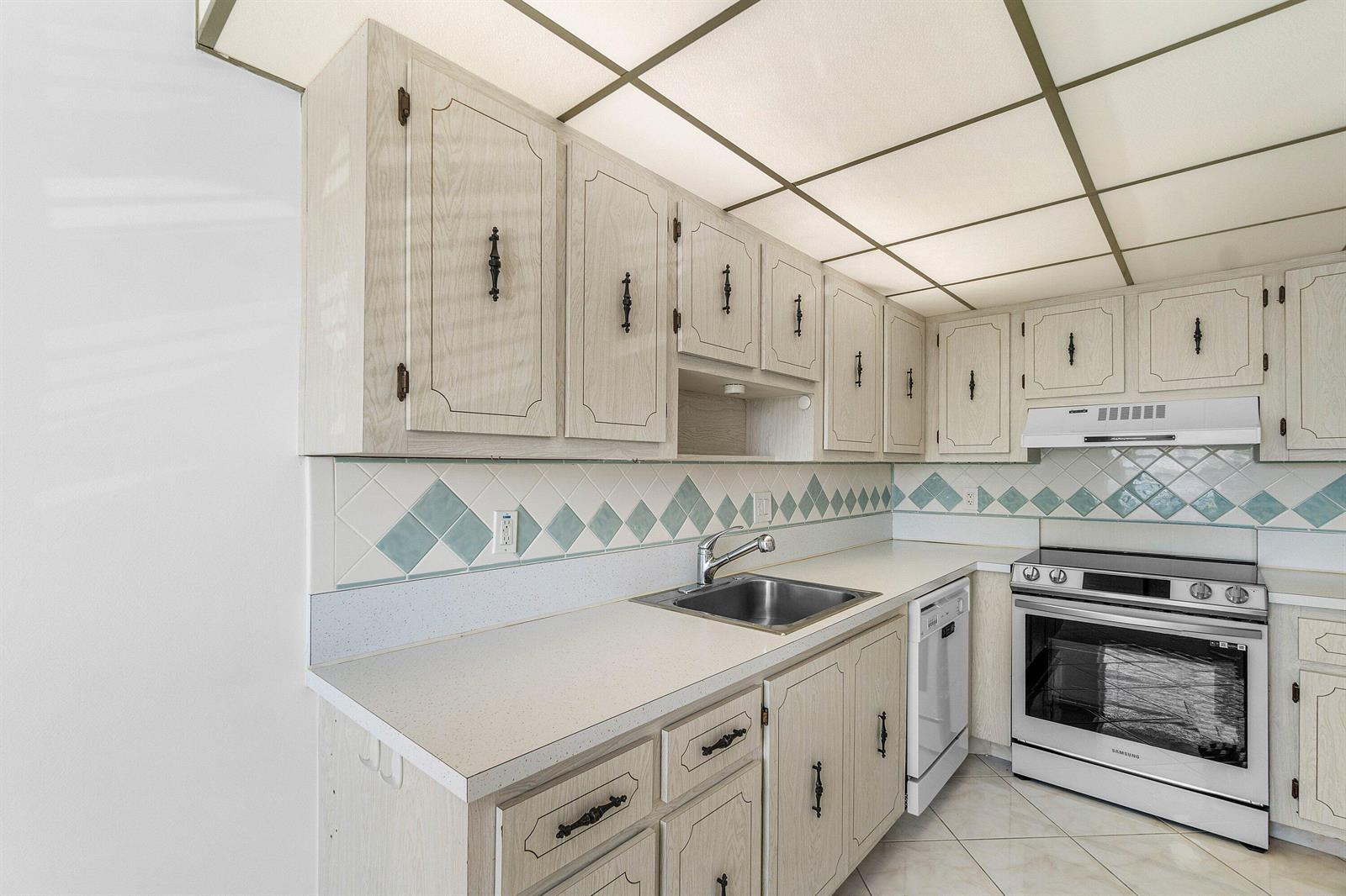 2835 SW 13th Street # 202, Delray Beach FL 33445 photo 5