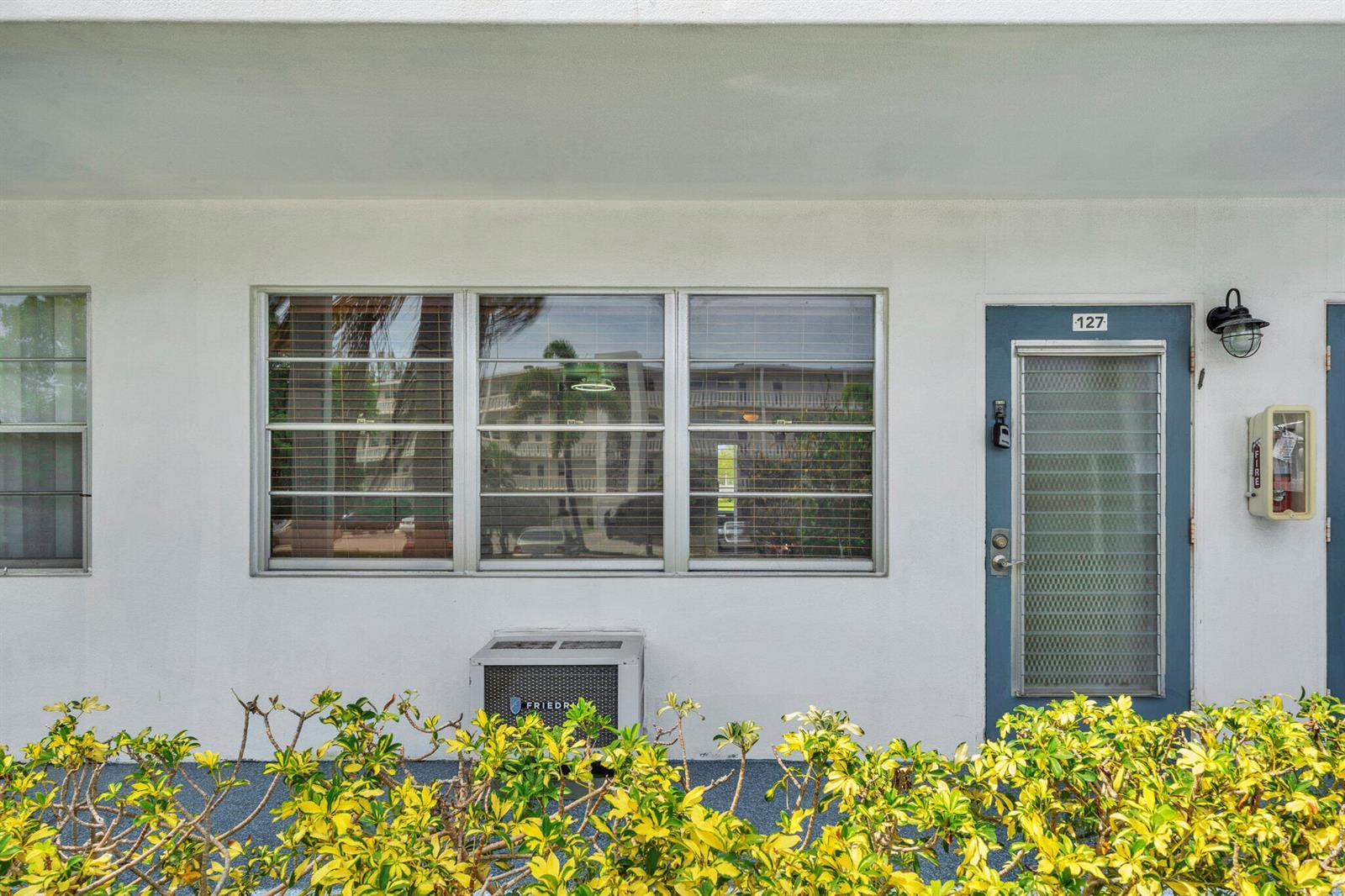 127 Westbury G, Deerfield Beach FL 33442 photo 2