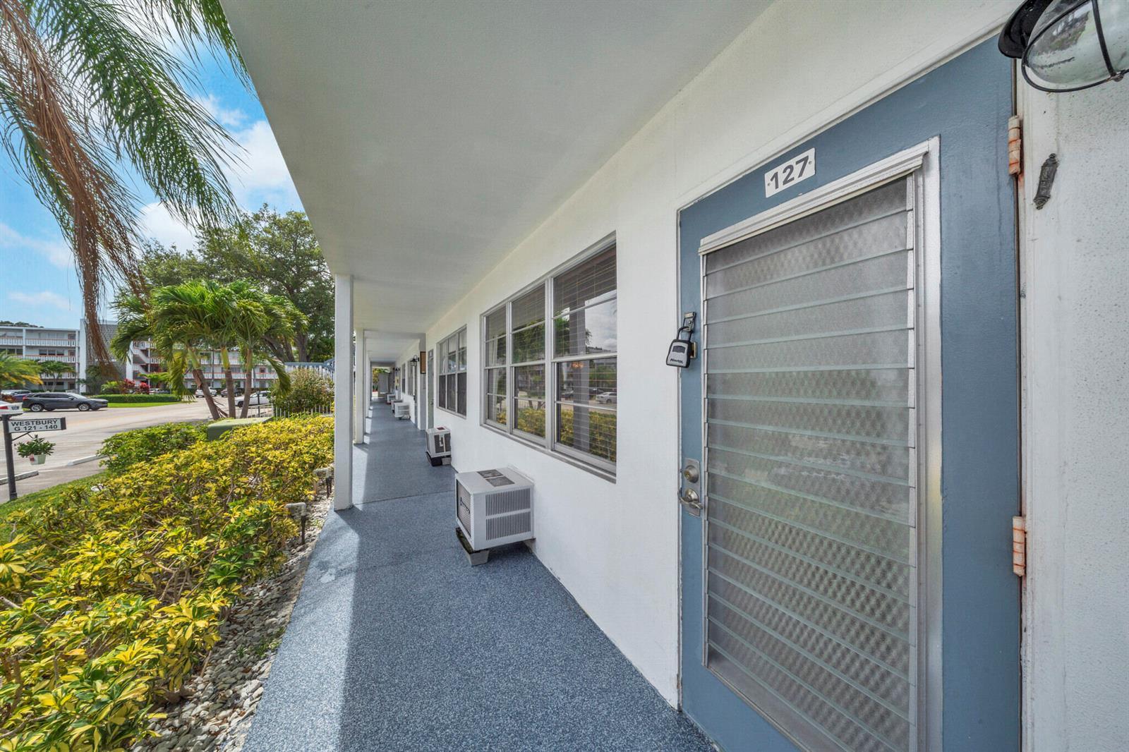127 Westbury G, Deerfield Beach FL 33442 photo 3