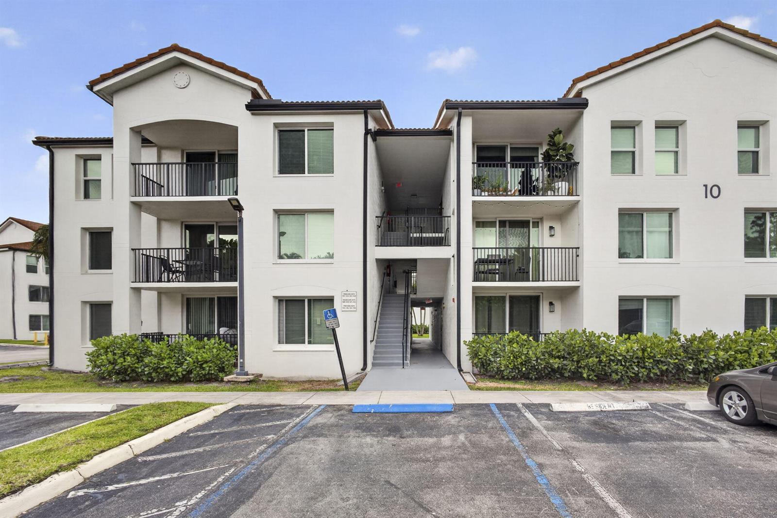1002 Villa Circle, Boynton Beach FL 33435 photo 2