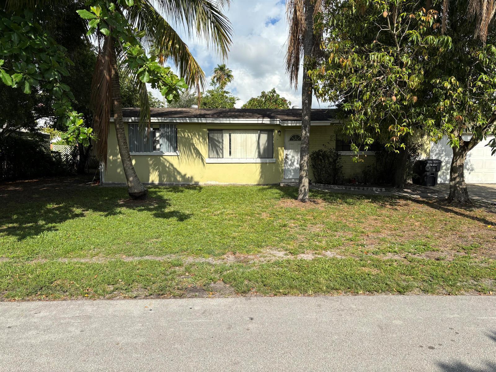 2201 W Carol Circle, West Palm Beach FL 33415