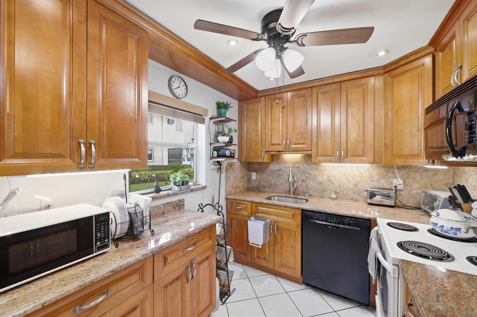 52 Saxony B # 52, Delray Beach FL 33446