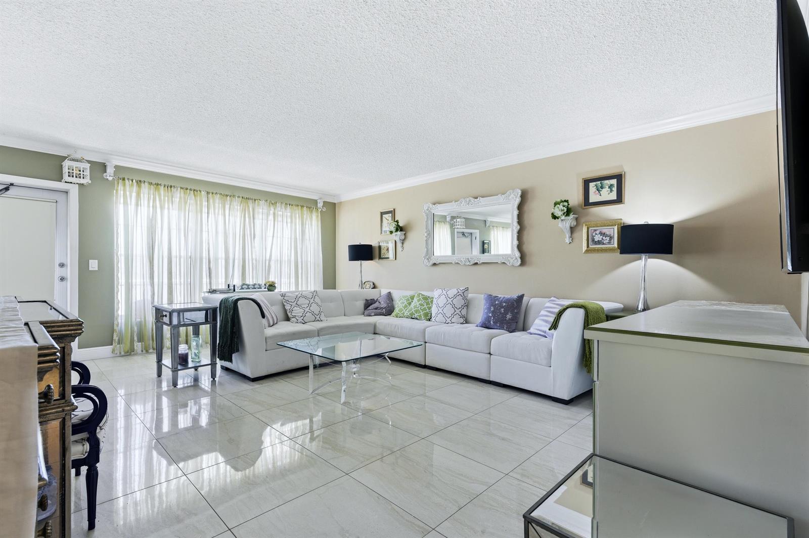 213 Wellington E, West Palm Beach FL 33417 photo 3