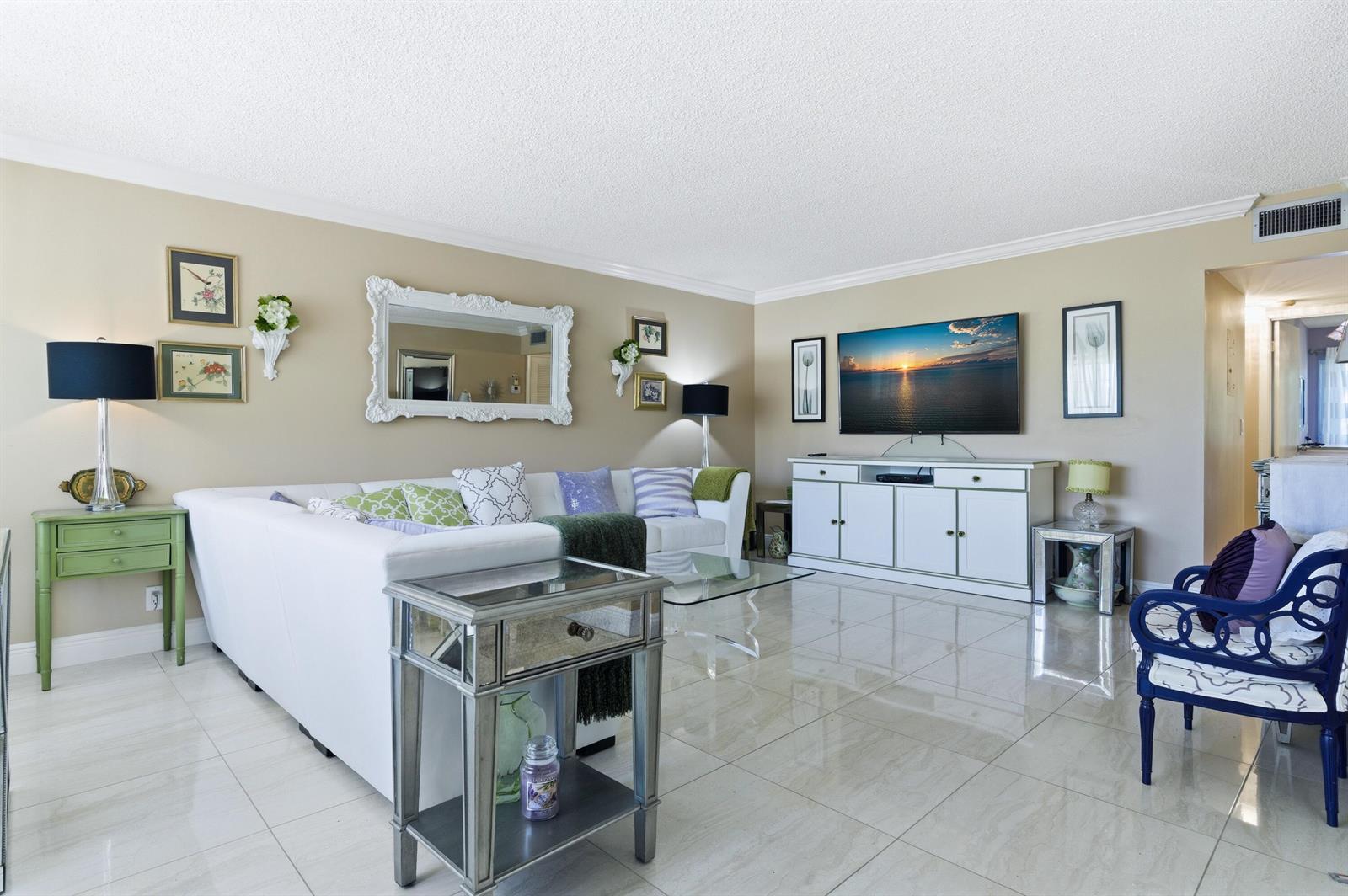 213 Wellington E, West Palm Beach FL 33417 photo 5