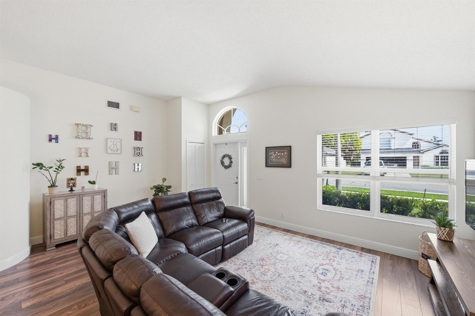 15181 Oak Chase Court, Wellington FL 33414 photo 3
