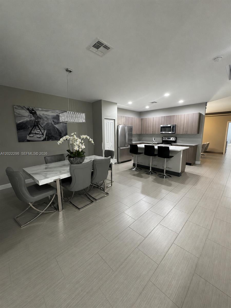 5504 NW 48th Ln, Tamarac FL 33319 photo 2