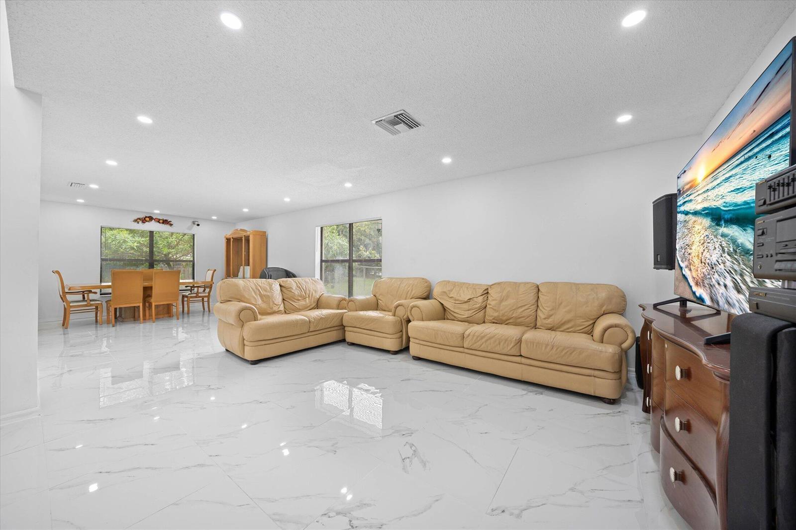 2340 Fairmont Avenue, Miramar FL 33025 photo 4