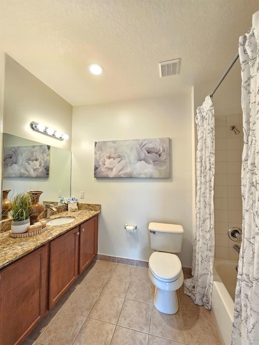 3022 Laurel Ridge Circle, Riviera Beach FL 33404 photo 2