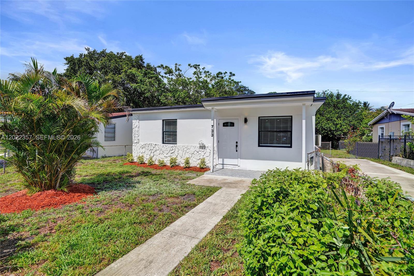 733 NW 15th Ter, Fort Lauderdale FL 33311 photo 2