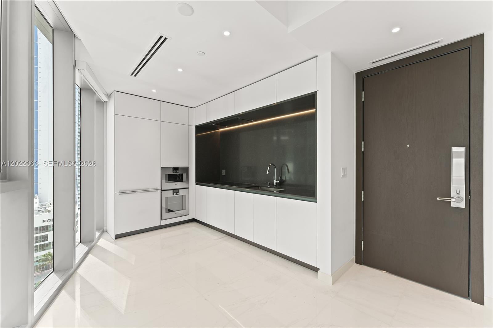 300 Biscayne Blvd Way # 1406, Miami FL 33131 photo 4