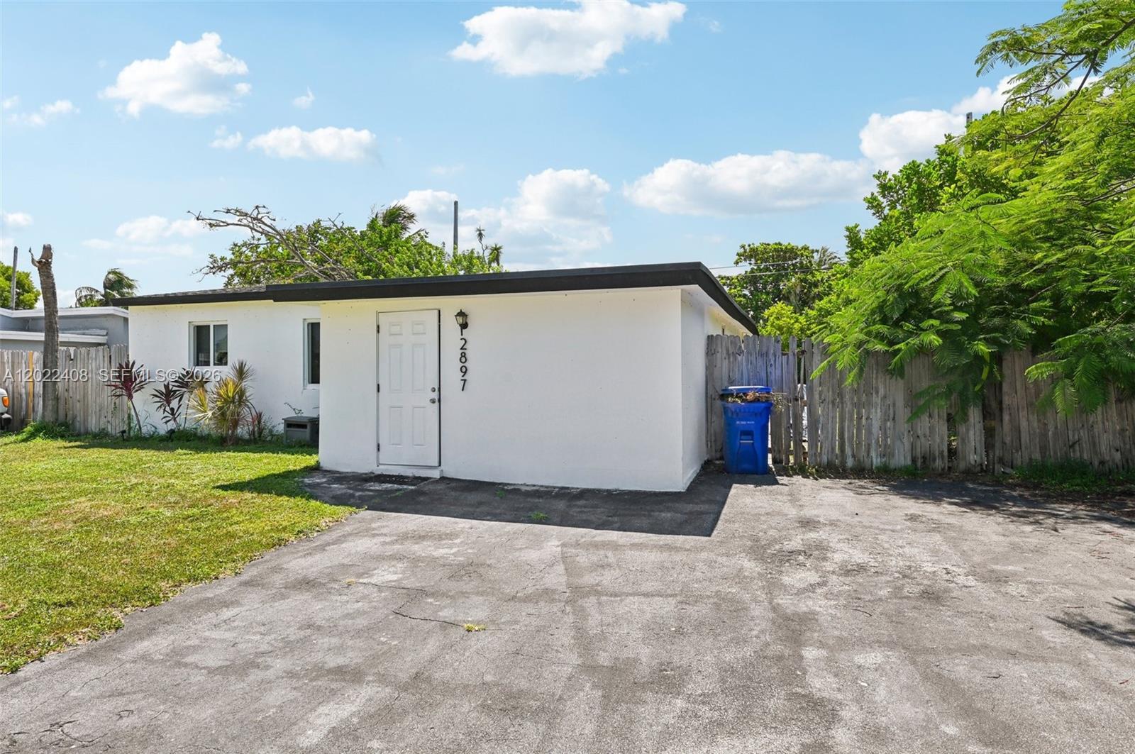 2897 NE 12th Ave, Pompano Beach FL 33064 photo 2