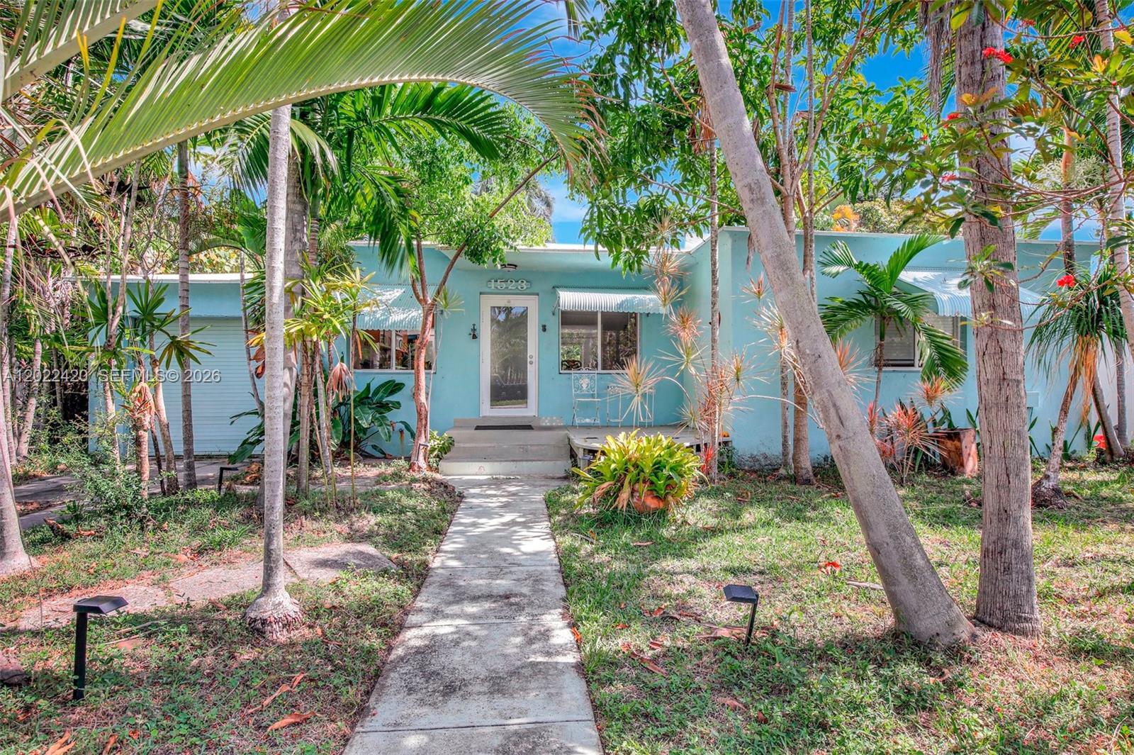 1523 Dewey St, Hollywood FL 33020 photo 2