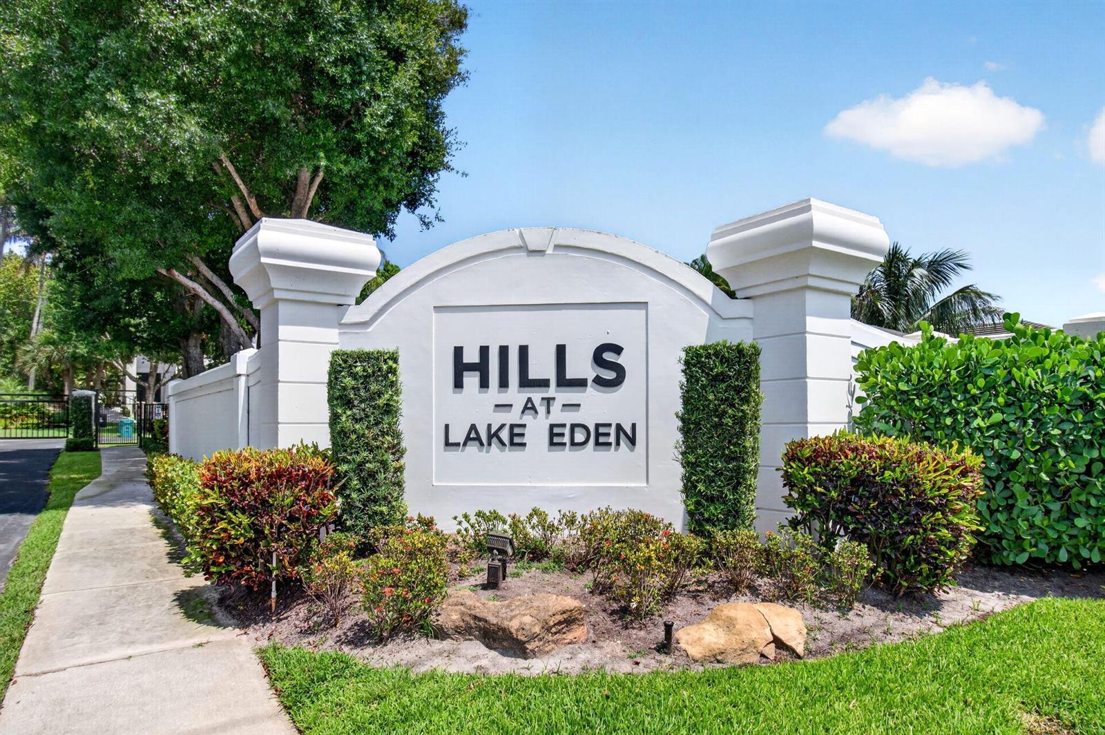 68 Lake Eden Drive, Boynton Beach FL 33435 photo 2