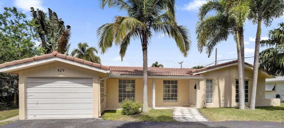 429 SW 8th Terrace, Boca Raton FL 33486
