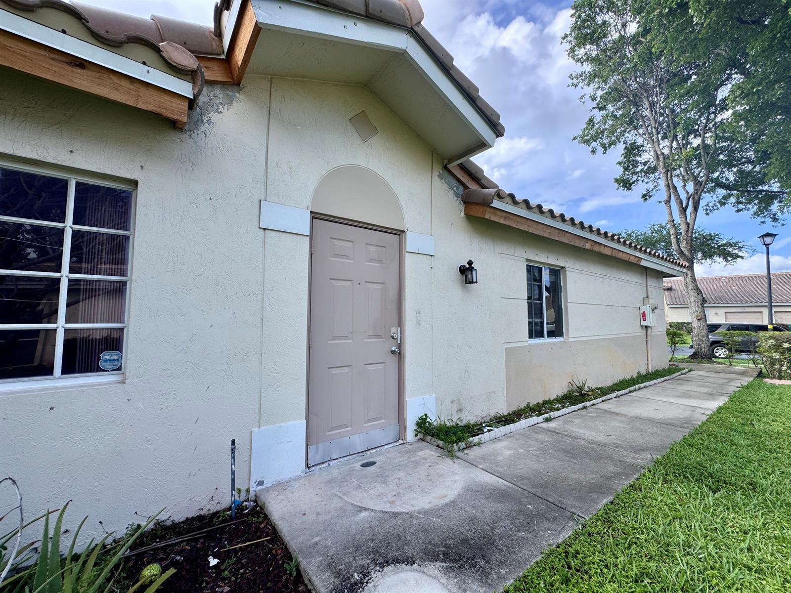 4989 SW 32nd Terrace, Dania Beach FL 33312 photo 2