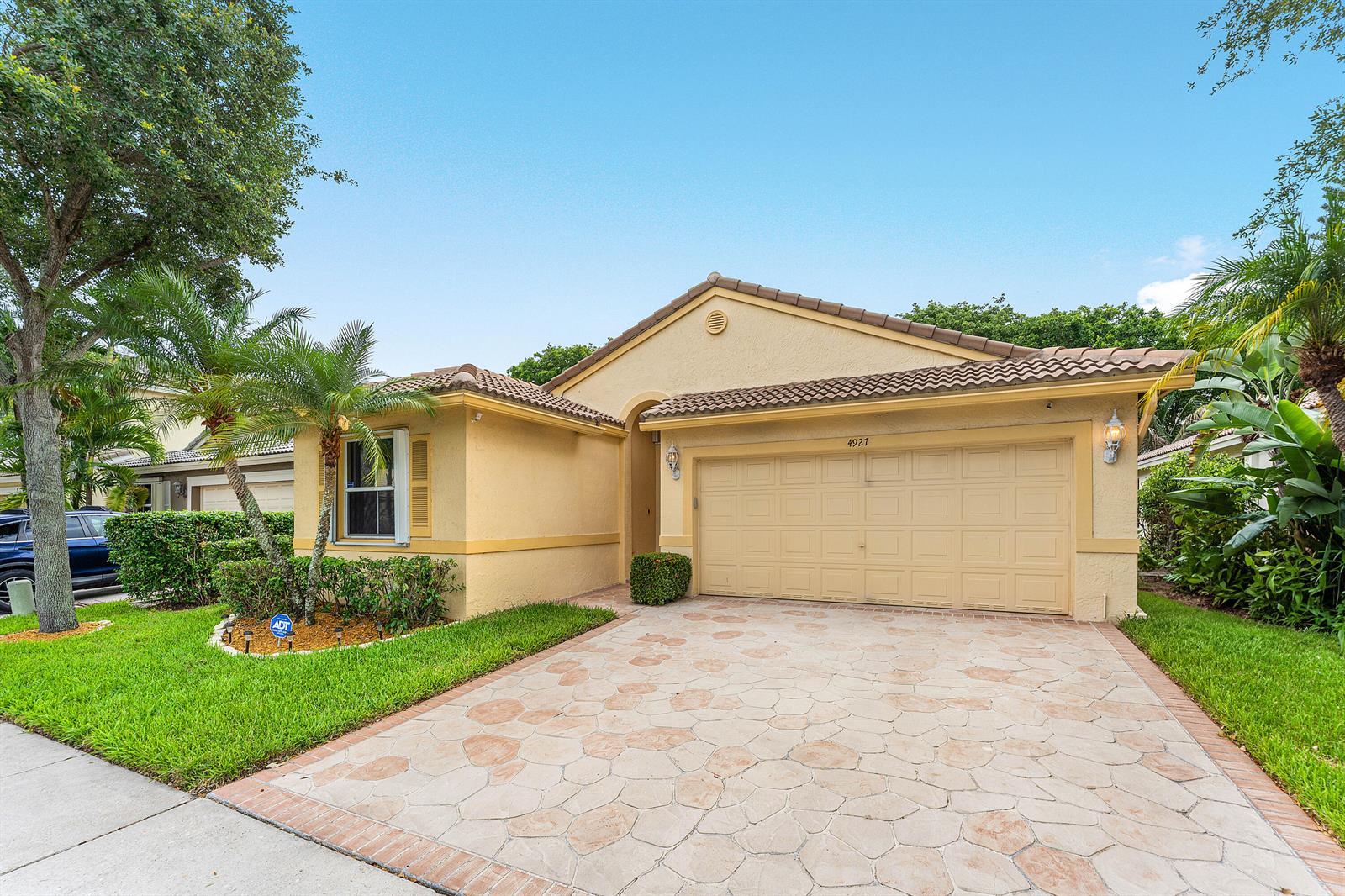 4927 NW 55th Boulevard, Coconut Creek FL 33073 photo 2