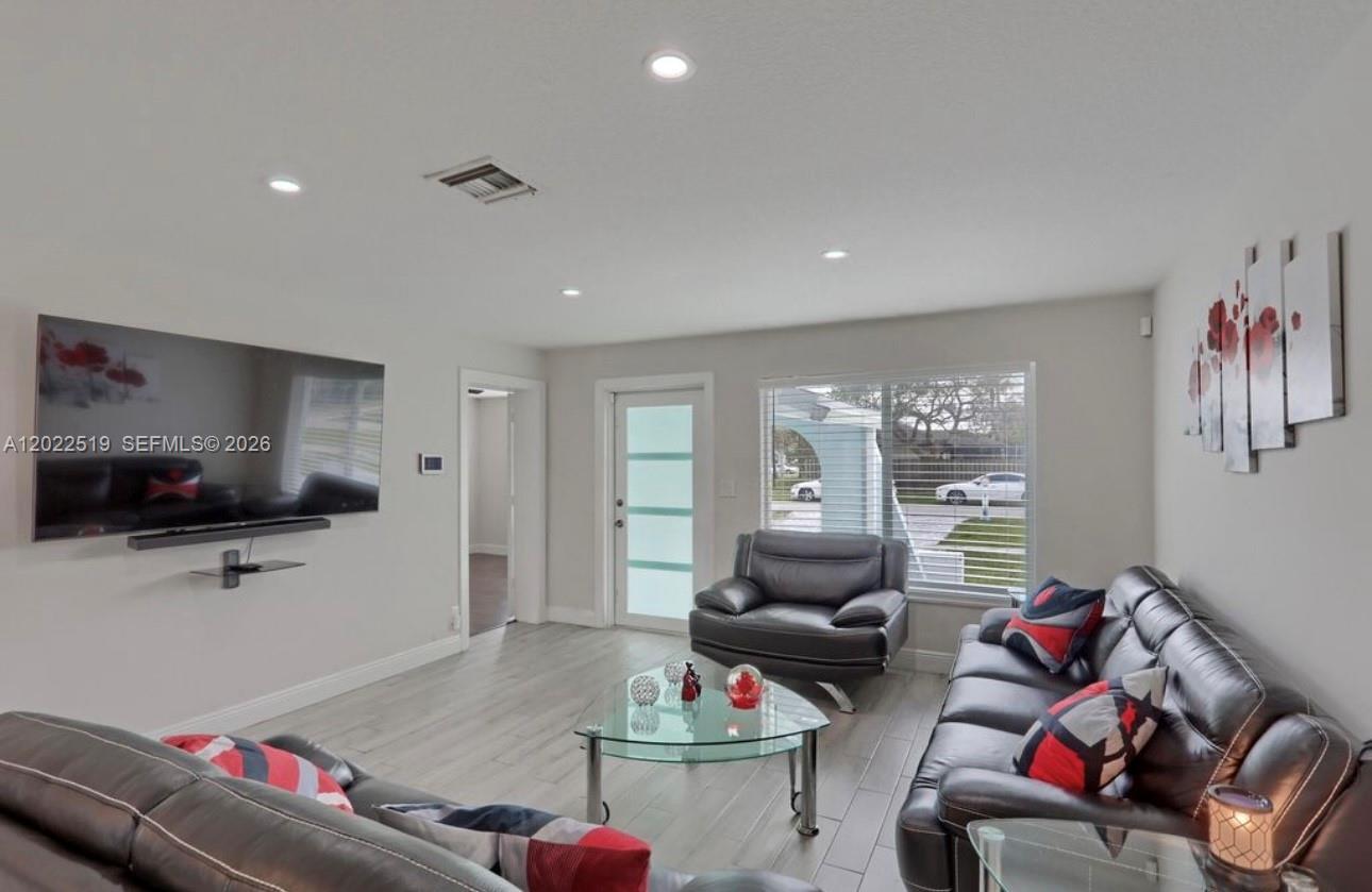 876 Gardenia Dr, Royal Palm Beach FL 33411 photo 2