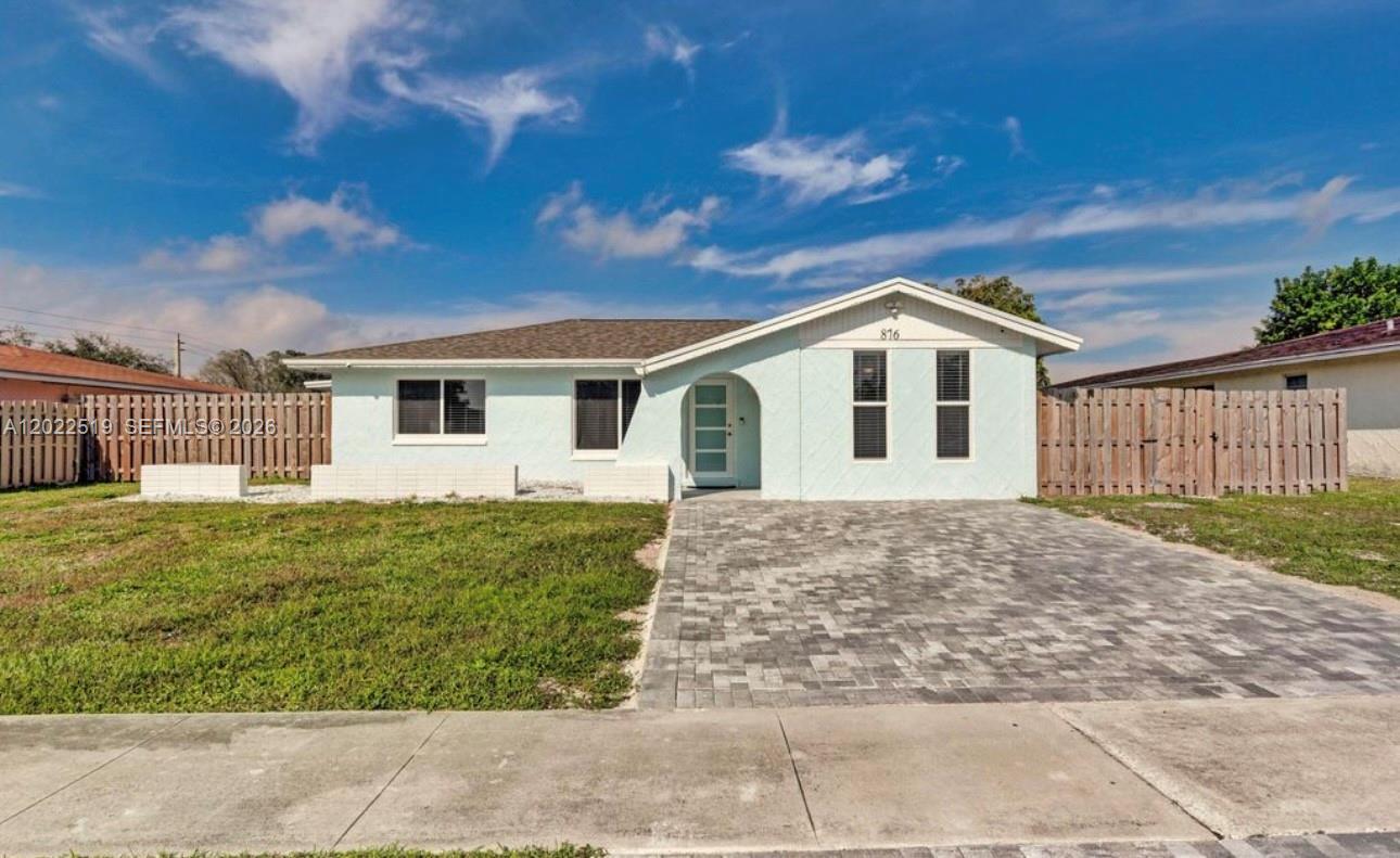 876 Gardenia Dr, Royal Palm Beach FL 33411