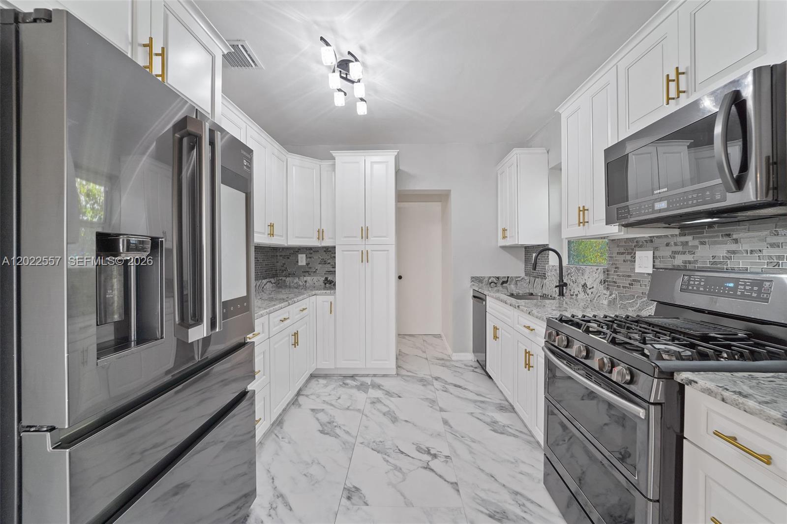 8927 Carlyle Ave, Surfside FL 33154 photo 5
