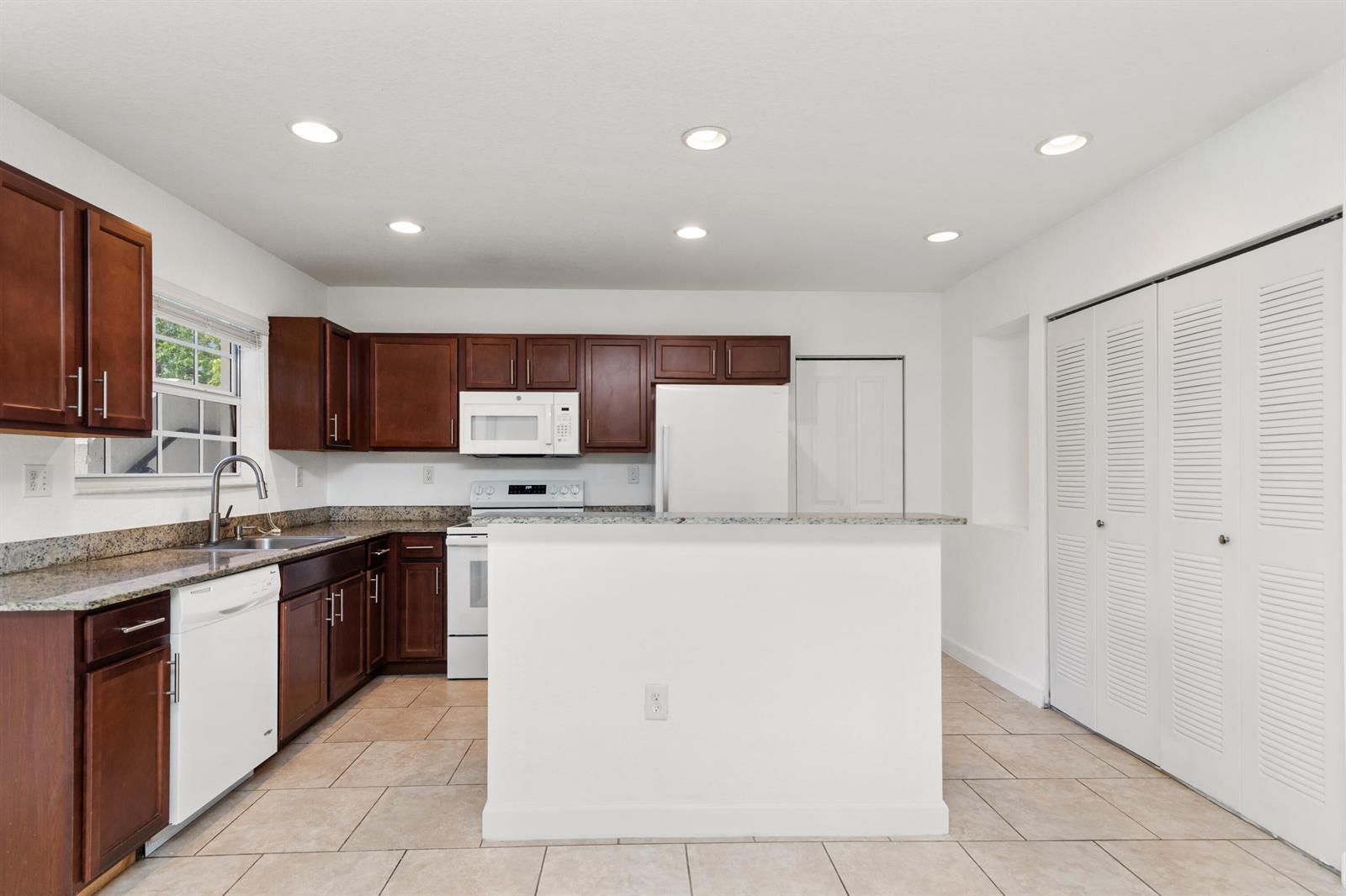 3525 NW 114th Lane, Coral Springs FL 33065 photo 2
