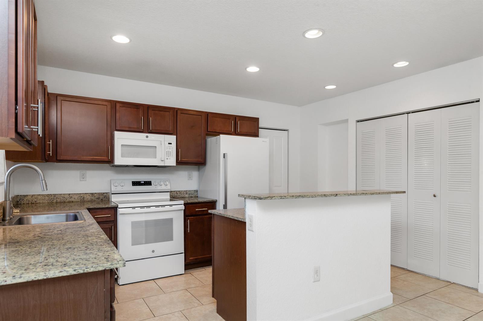 3525 NW 114th Lane, Coral Springs FL 33065 photo 5