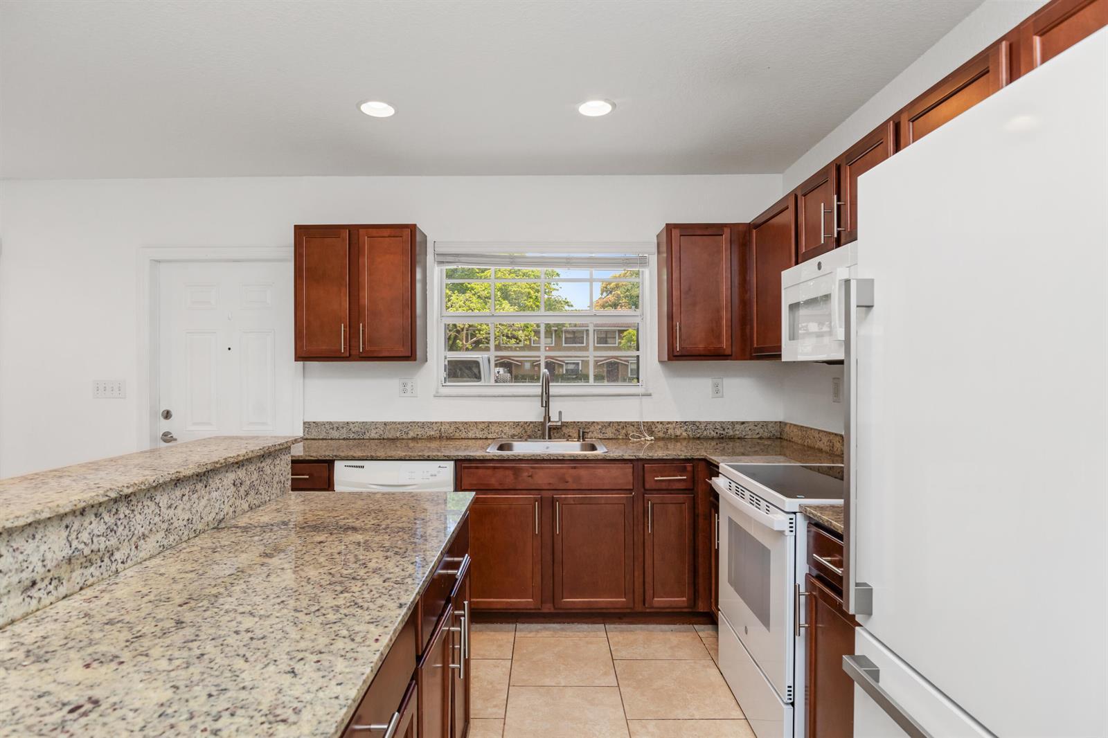 3525 NW 114th Lane, Coral Springs FL 33065 photo 4
