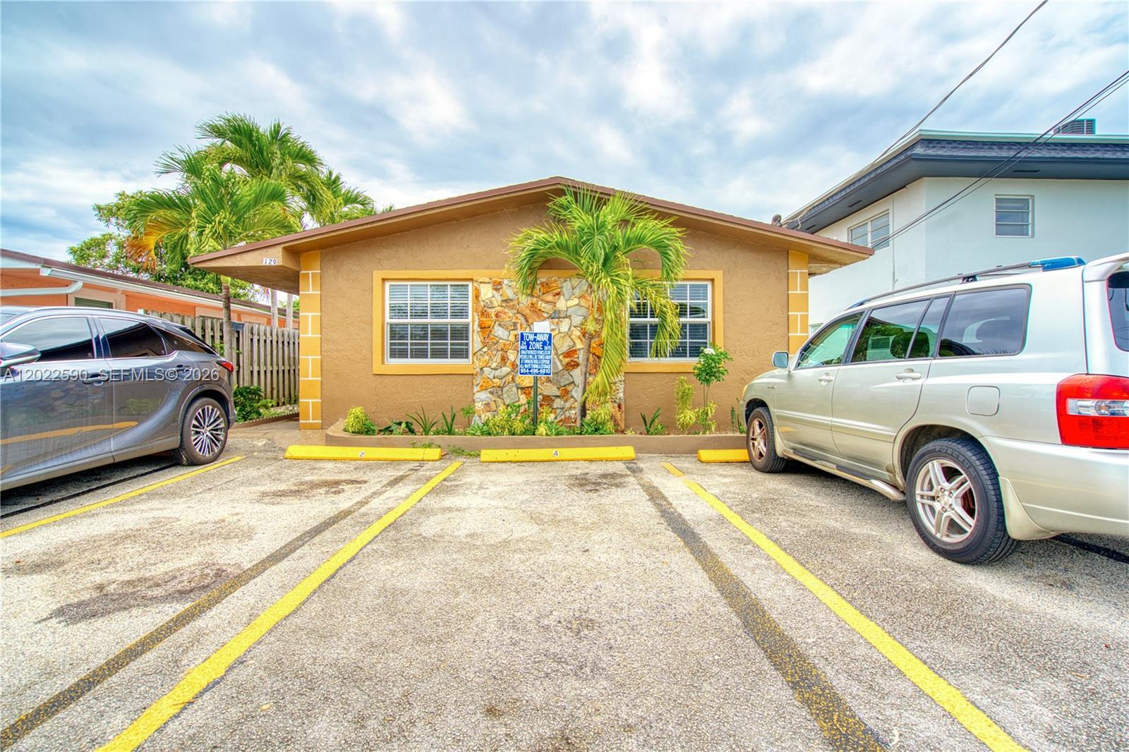129 SE 4th Ave # 1, Hallandale Beach FL 33009