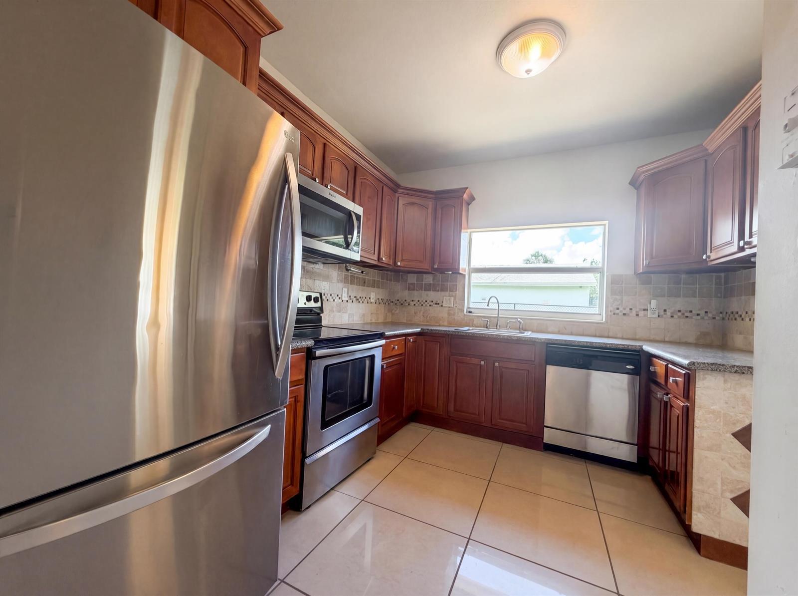 453 N Deerfield Avenue, Deerfield Beach FL 33441 photo 2