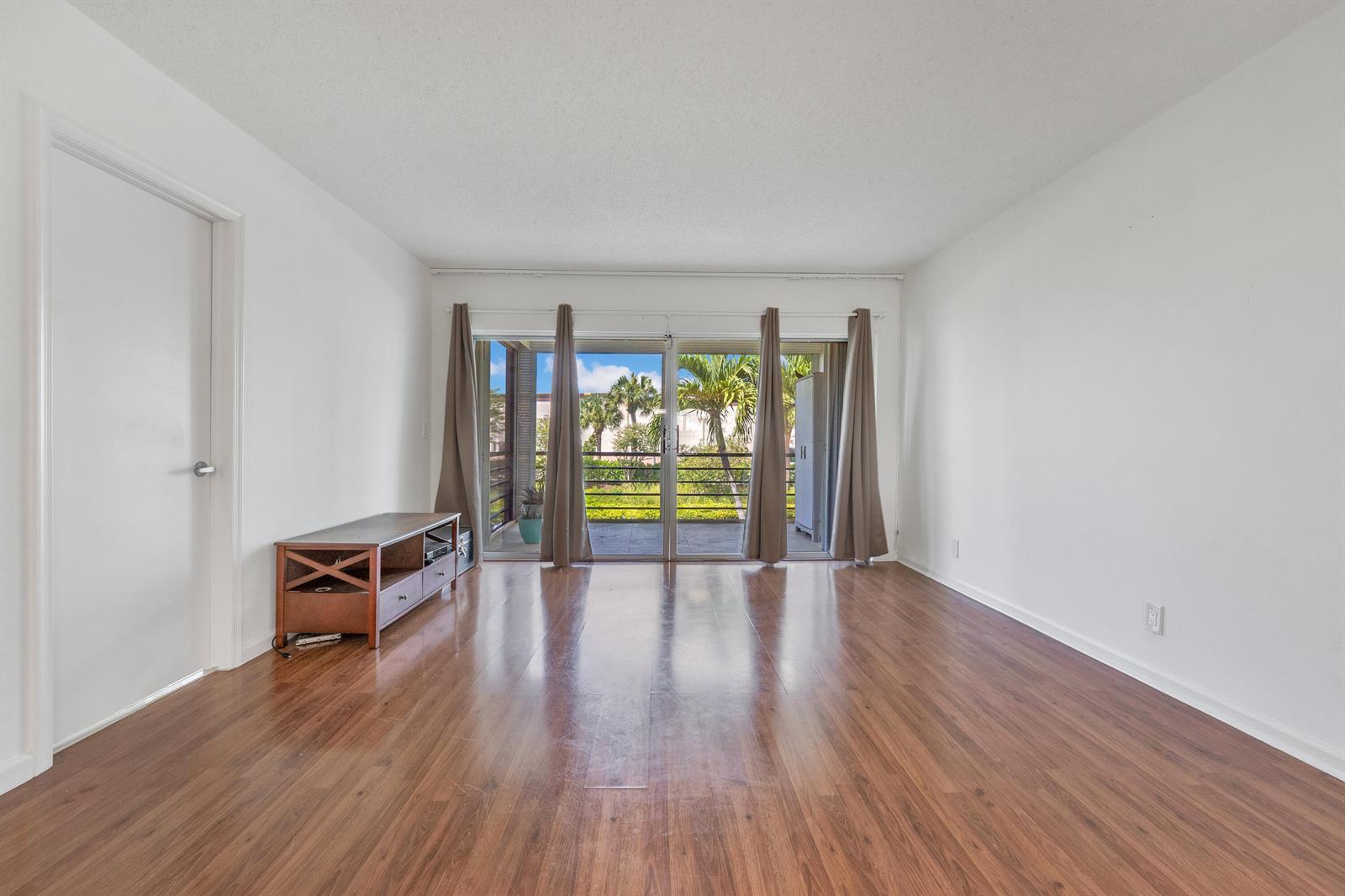 3075 Gardens E Drive # 24, Palm Beach Gardens FL 33410