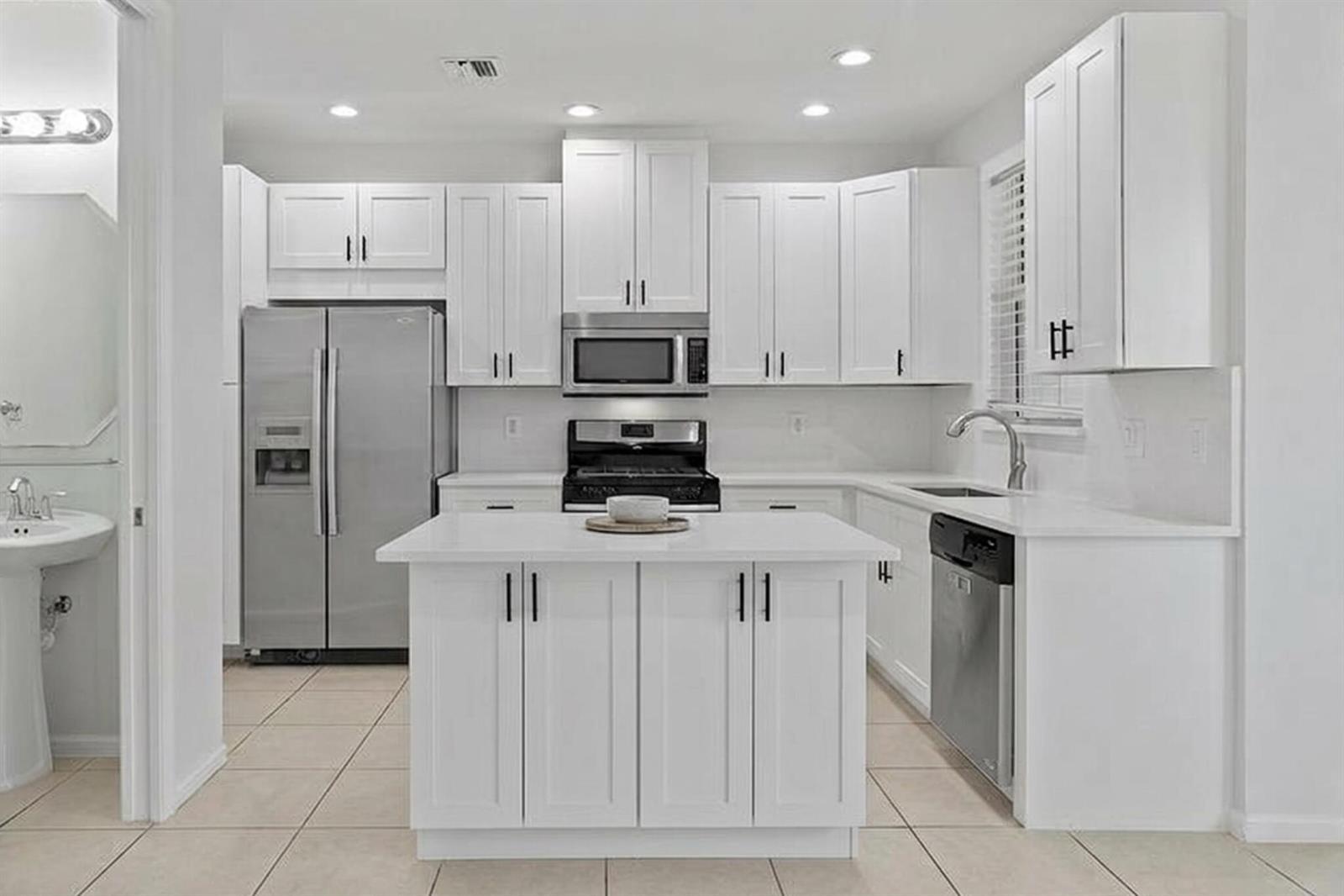 3330 NW 124th Way, Sunrise FL 33323 photo 4