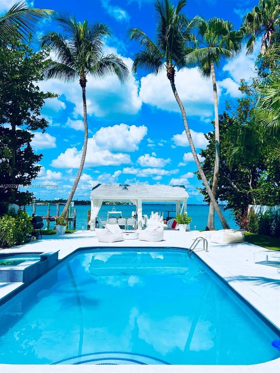 8300 Hawthorne Ave, Miami Beach FL 33141