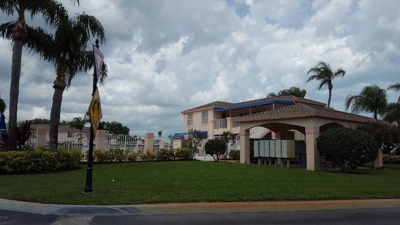 2082 SE Wild Meadow Circle, Port St. Lucie FL 34952 photo 4