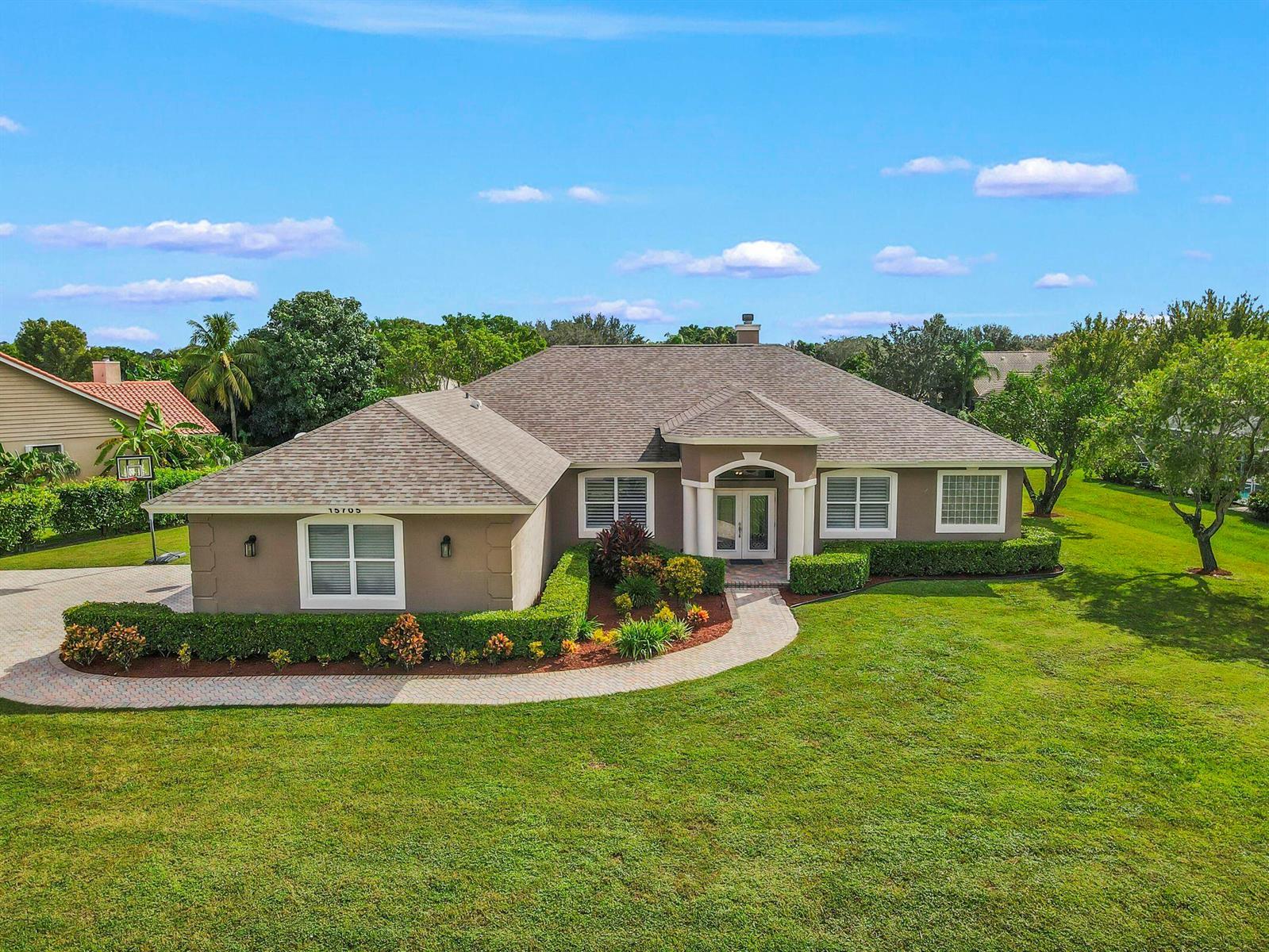 15705 Meadow Wood Drive, Wellington FL 33414 photo 2