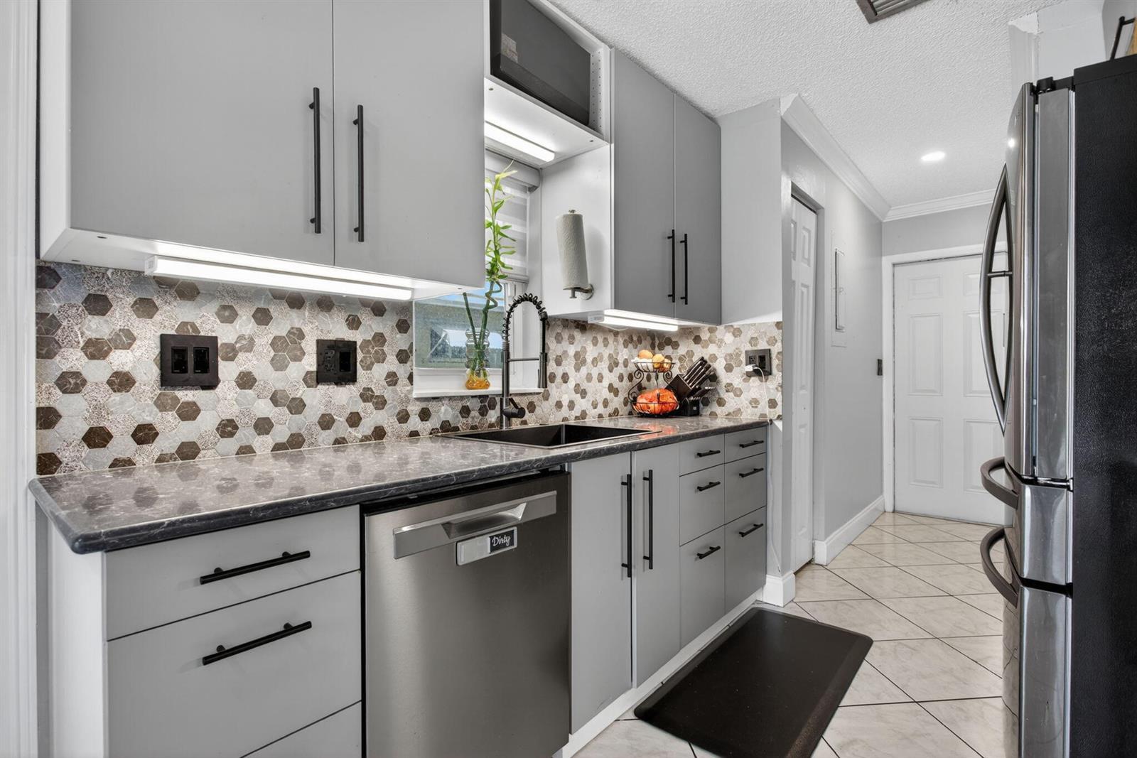 1601 NW 48th Place, Deerfield Beach FL 33064 photo 4
