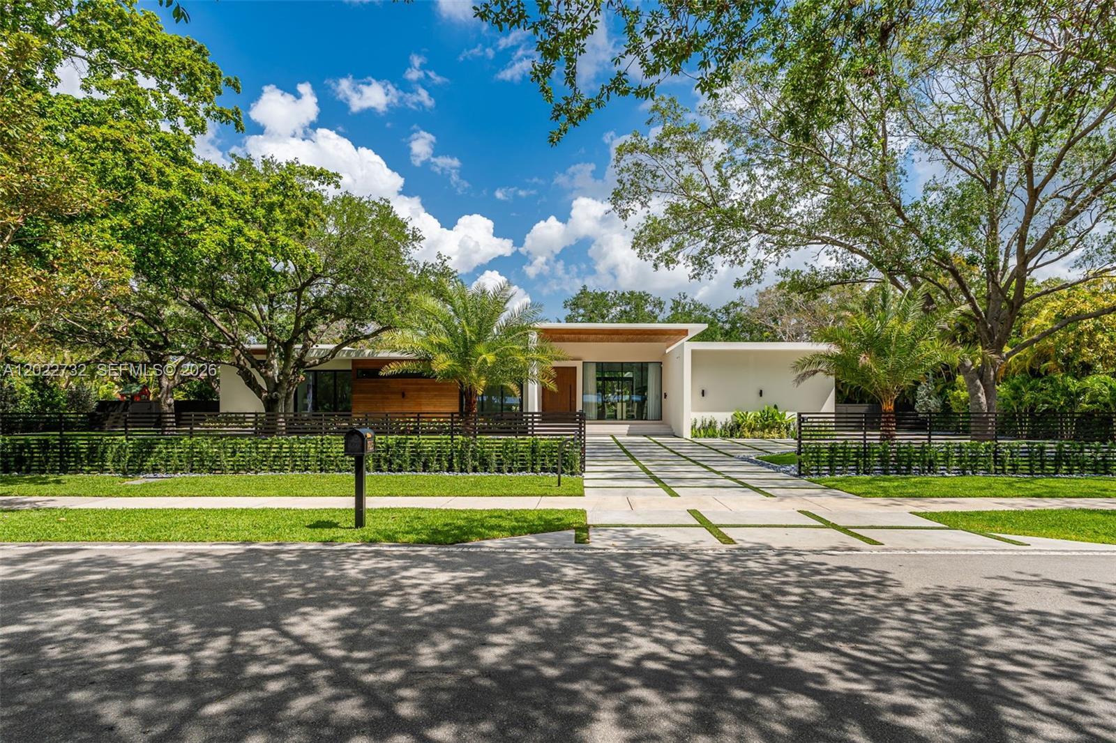 7825 SW 128th St, Pinecrest FL 33156 photo 2