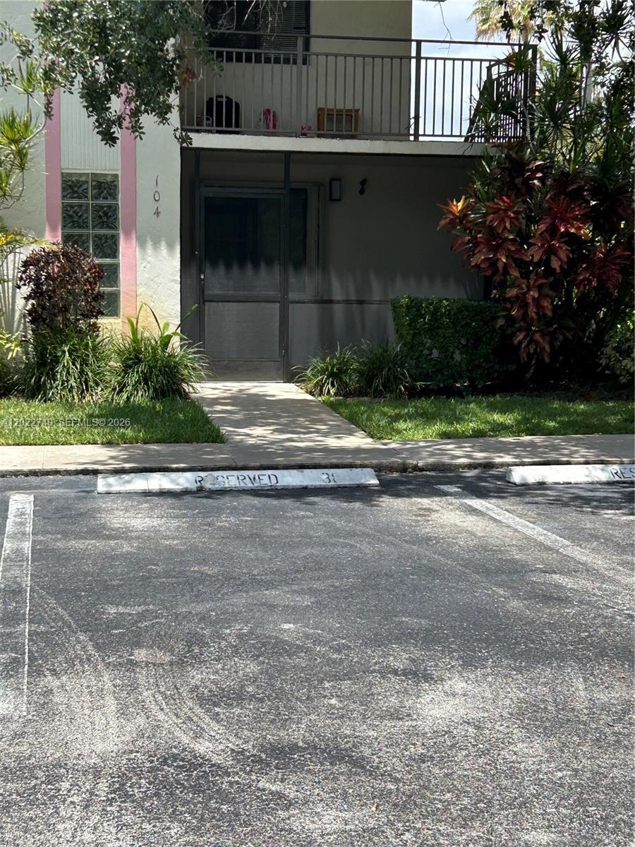 413 Lakeview Dr # 104, Weston FL 33326 photo 2