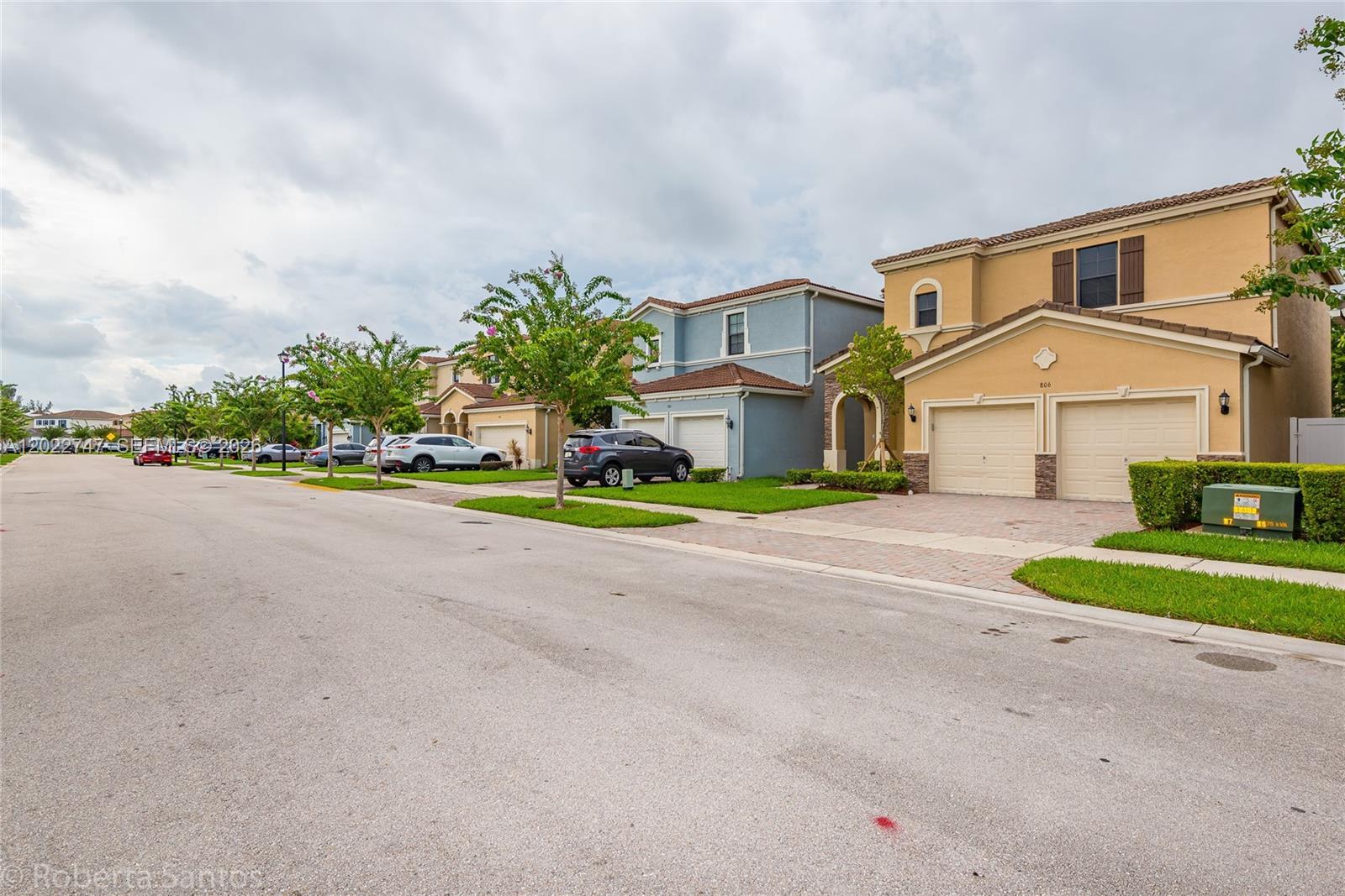 806 NE 191st St, Miami FL 33179 photo 2