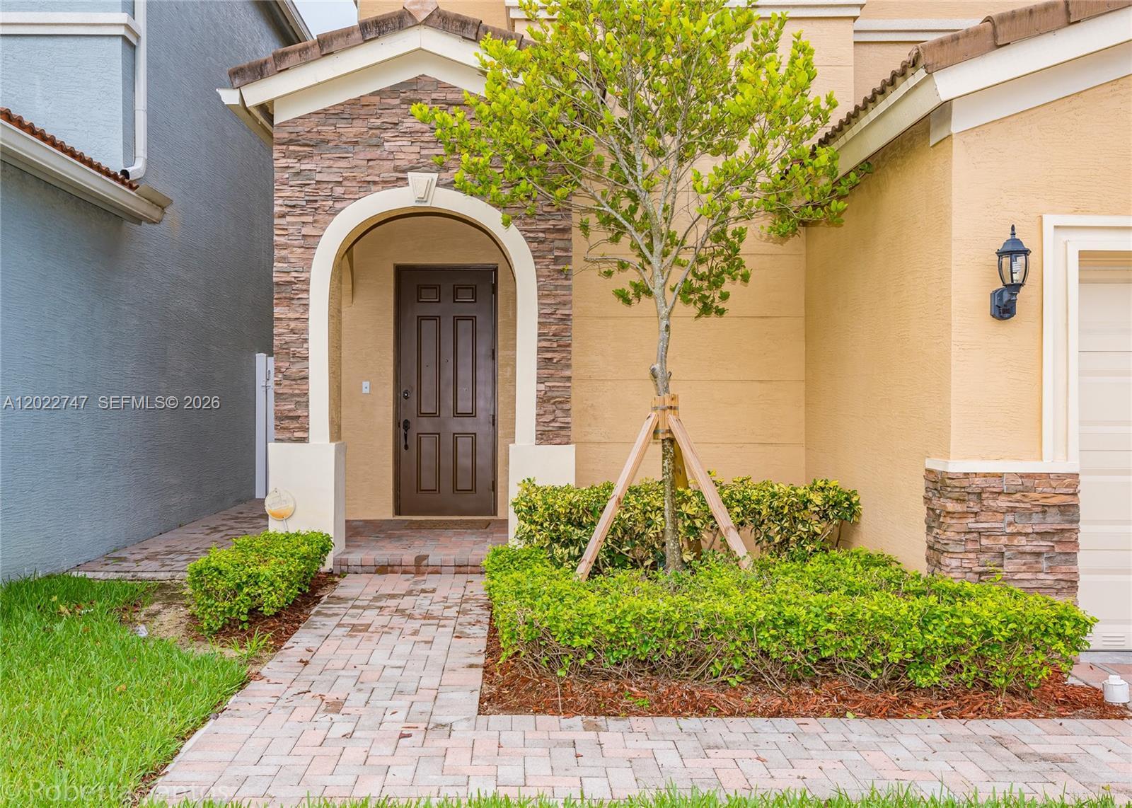 806 NE 191st St, Miami FL 33179 photo 4