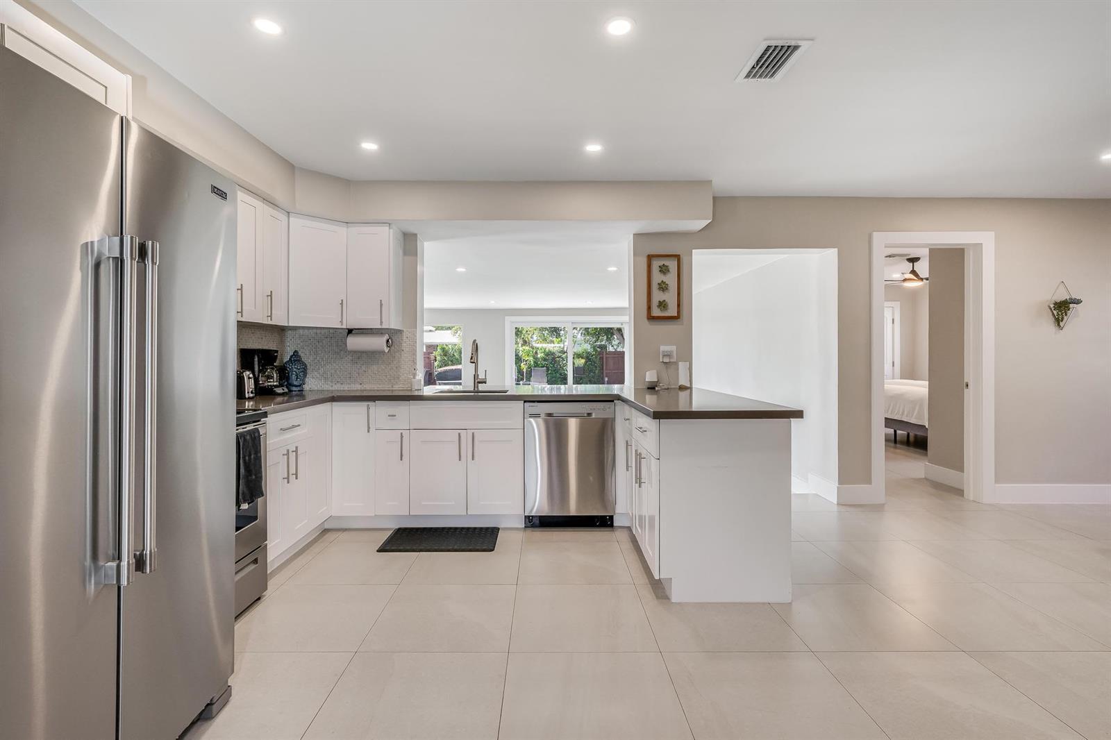 300 SE 8th Court, Pompano Beach FL 33060 photo 5