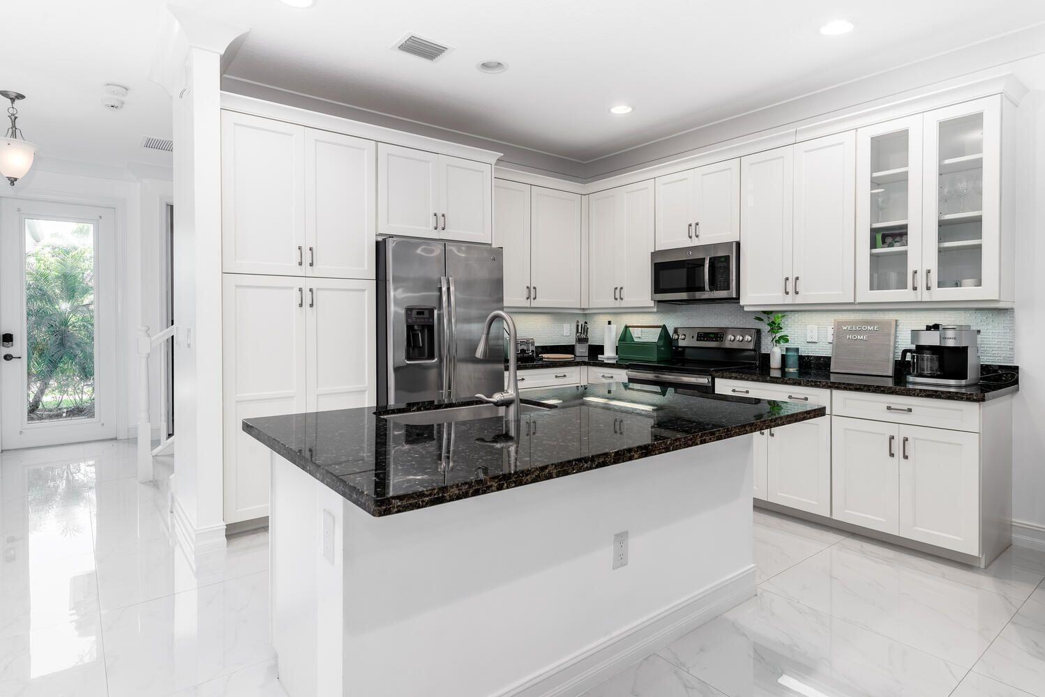 8092 Lemon Serpentine Lane, Delray Beach FL 33446 photo 4